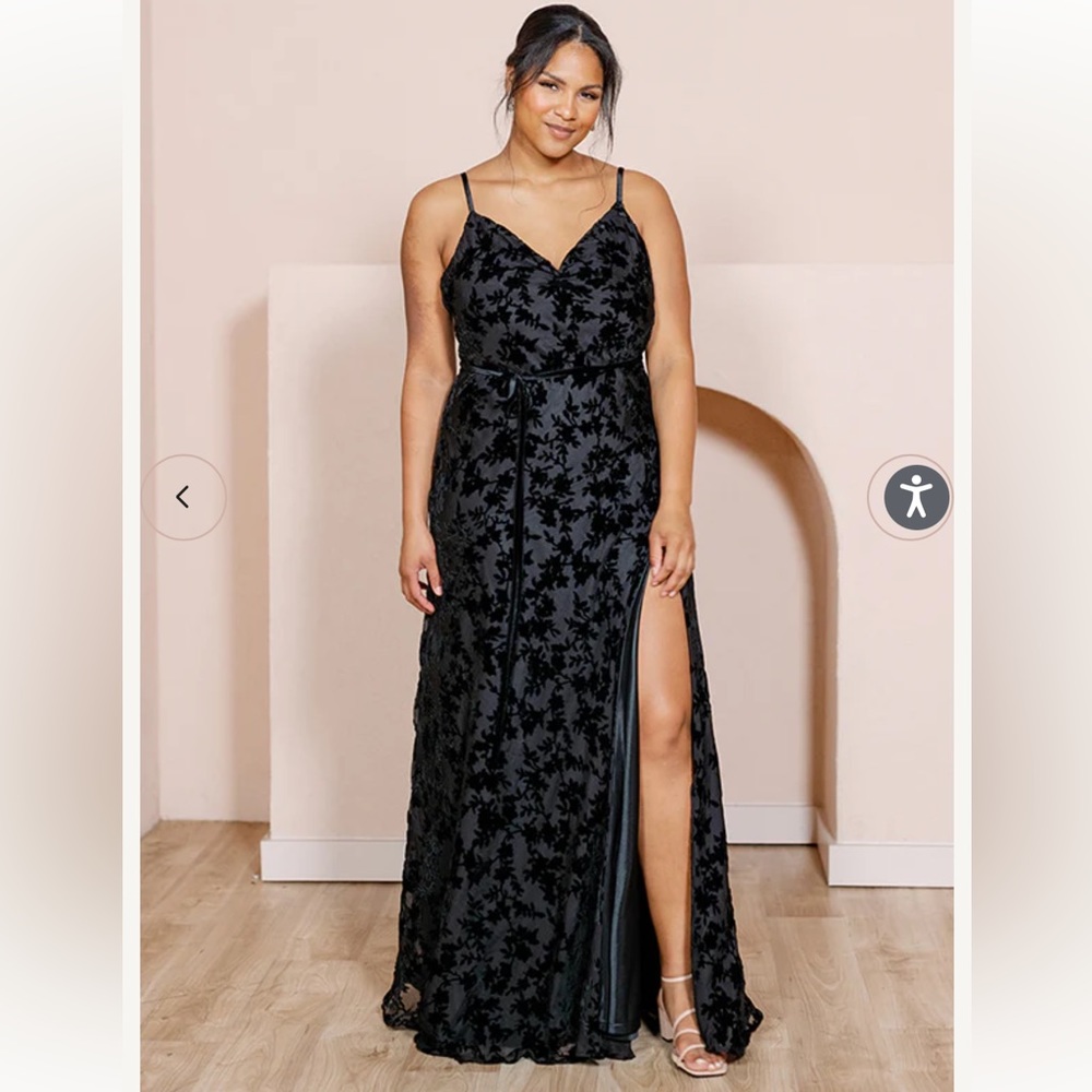 NWT Tilley Floral Burnout Velvet Dress Black Medium Revelry Bridesmaid Dress